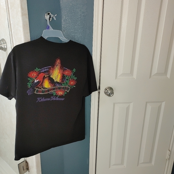 NEW Hanes Kilauea Volcano Hawaii Graphic Black Tee. XL - Picture 6 of 6